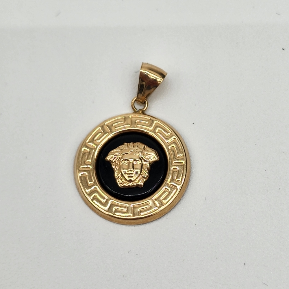 18K Yellow Gold Pendant for Necklace NEW with black onyx Lightweight
